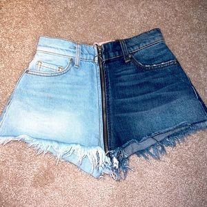 Revice Split middle jean shorts size 25
